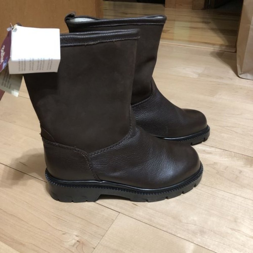 NWB - Brown Bastien shearling lined boots size 8.5M